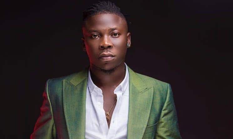 Stonebwoy Pays Ghc 1,500 Tuition Fee For KNUST Final Year Student To Help Him Graduate From School.
