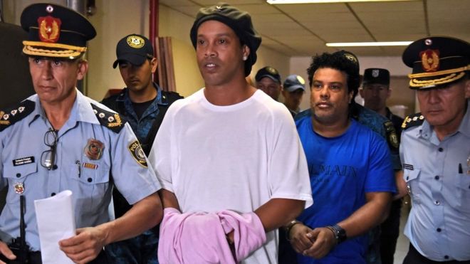 Ronaldinho Pictured Smiling in Paraguayan Prison After Passport Fiasco