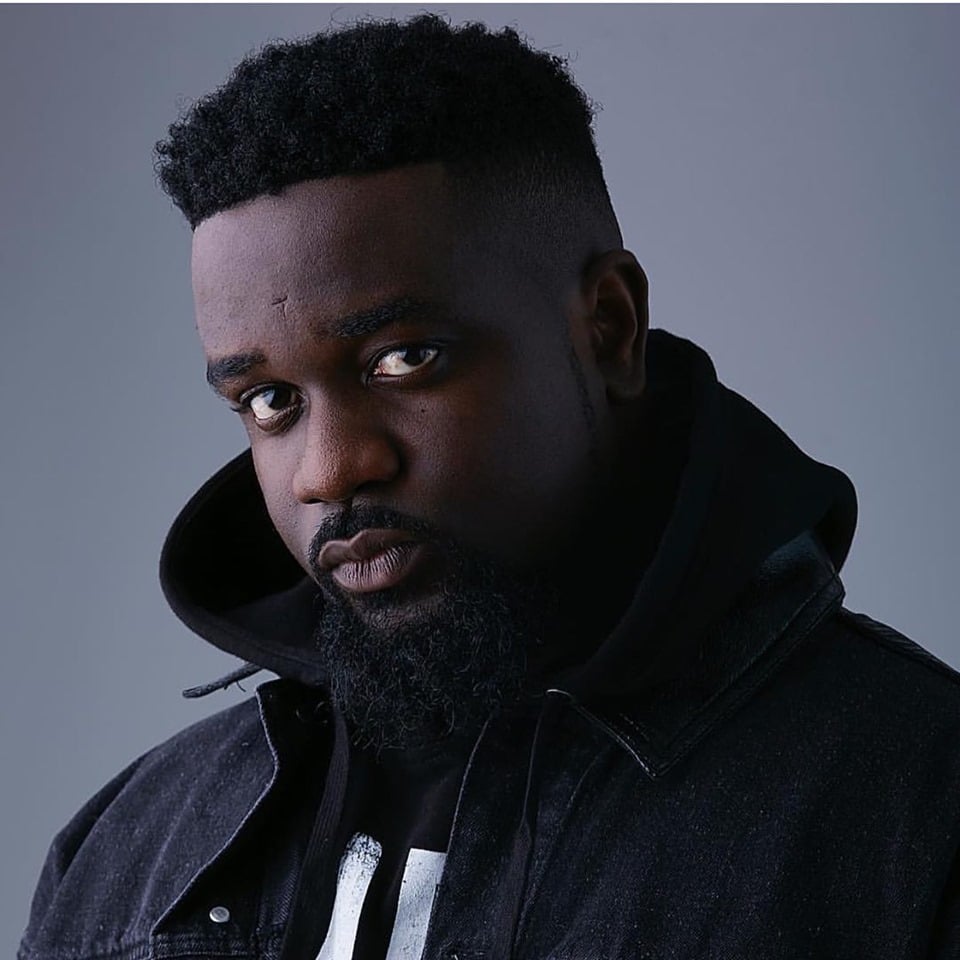 A lot of Ghanaians may be walking around with coronavirus – Sarkodie cautions