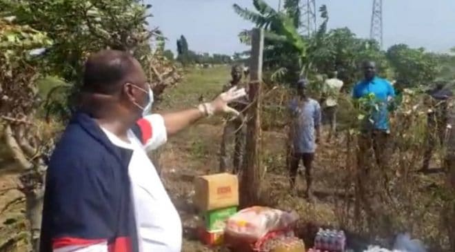 Coronavirus: Duncan-Williams feeds farmers in his neighbourhood
