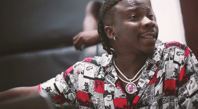 ‘Can you see his SM tattoo?’ – Stonebwoy points to body art on apprehended thief’s chest