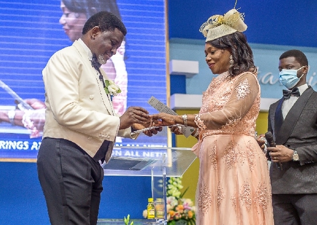 Agyinasares renew vows as they celebrate 35 years of marriage