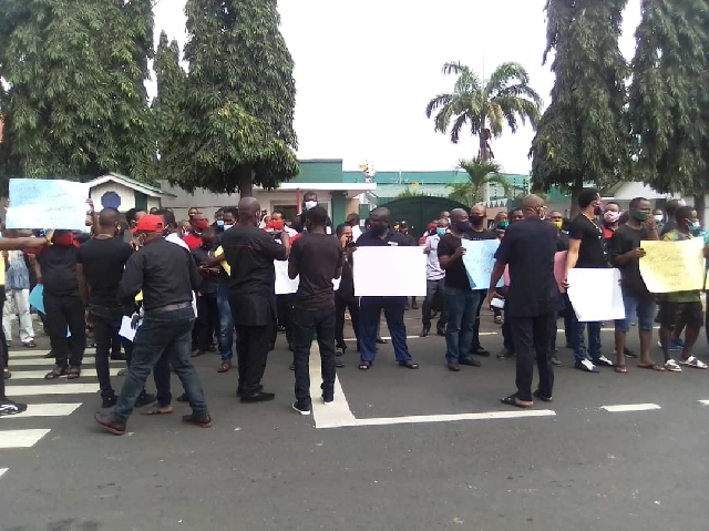 Nigerians picket High C’ssion in Accra over shop closures