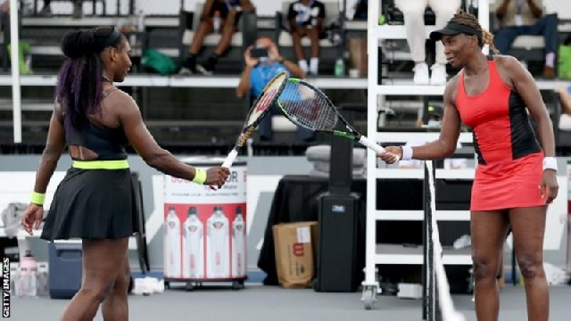 Serena Williams comes from behind to beat sister Venus at Top Seed Open