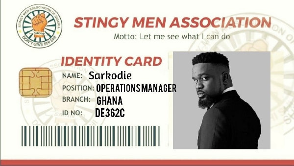 Sarkodie’s happy reaction as he ‘accepts’ his card as a member of the ‘Stingy Men Association’