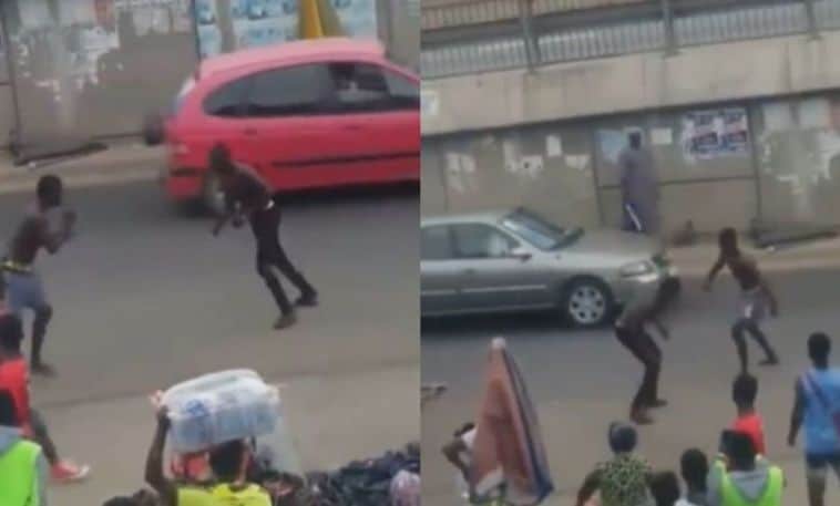 HOT VIDEO: Two Kasoa Boys Exchange Blows In The Middle Of The Road [Watch]