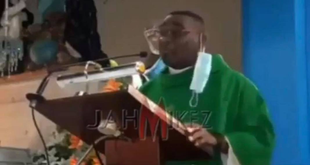 Pastor blasts church members for contributing only GHS1,155 in offertory on Sunday Service