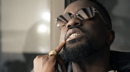 “I’m Not Stingy, I Just Don’t Like Giving People Money When Cameras Are On Me”-Sarkodie Says [Video]